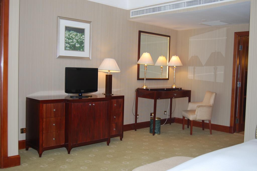 Jood Palace Hotel Dubai Exterior photo A room at the hotel