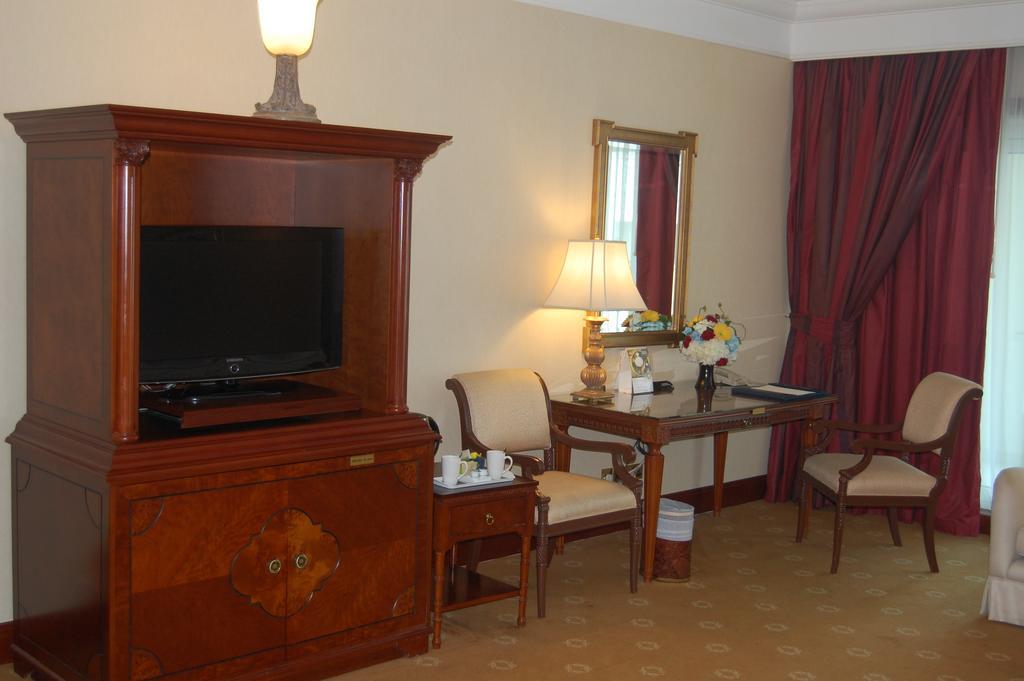Jood Palace Hotel Dubai Exterior photo A room at the hotel