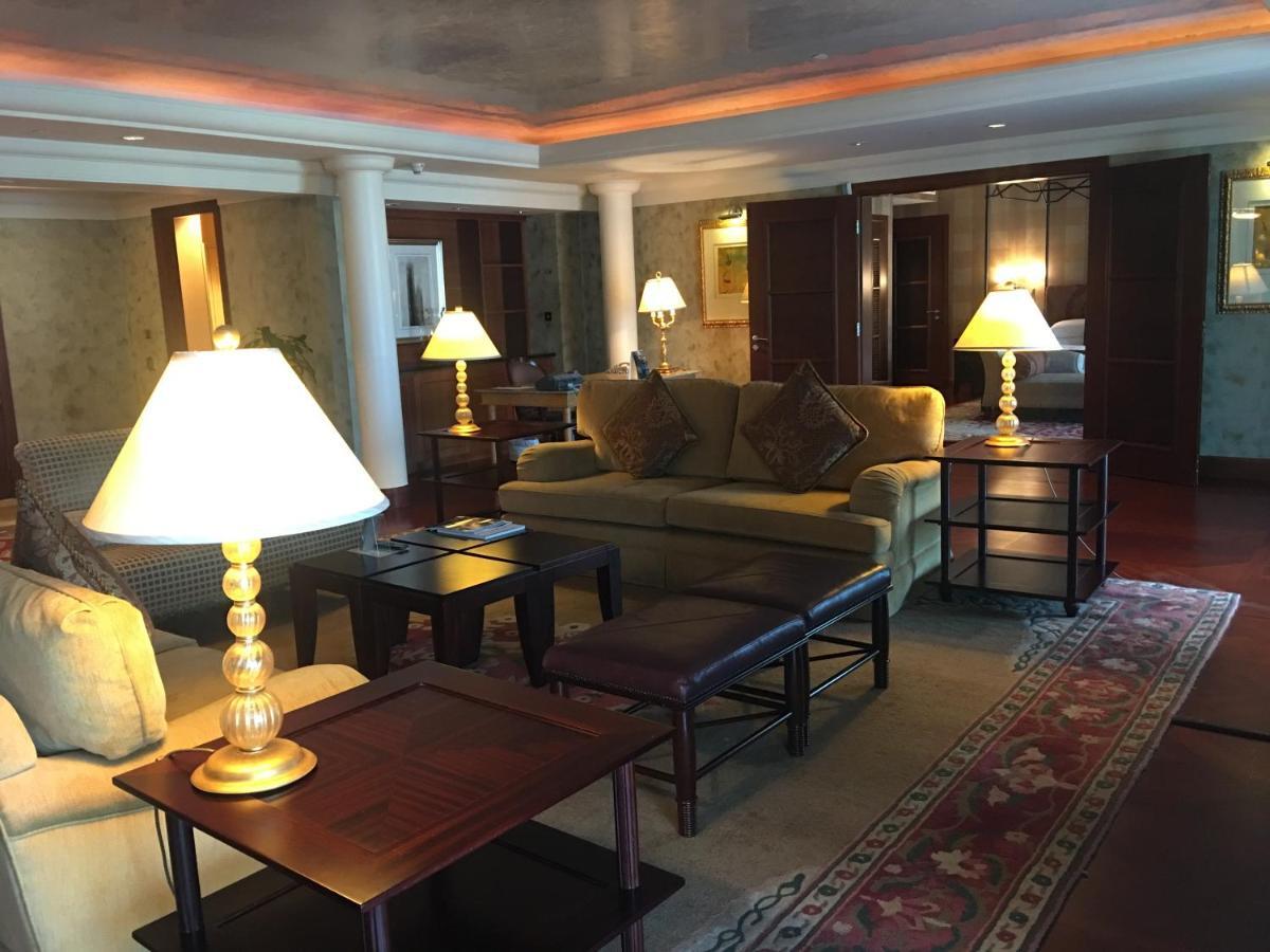 Jood Palace Hotel Dubai Exterior photo The lounge at the airport