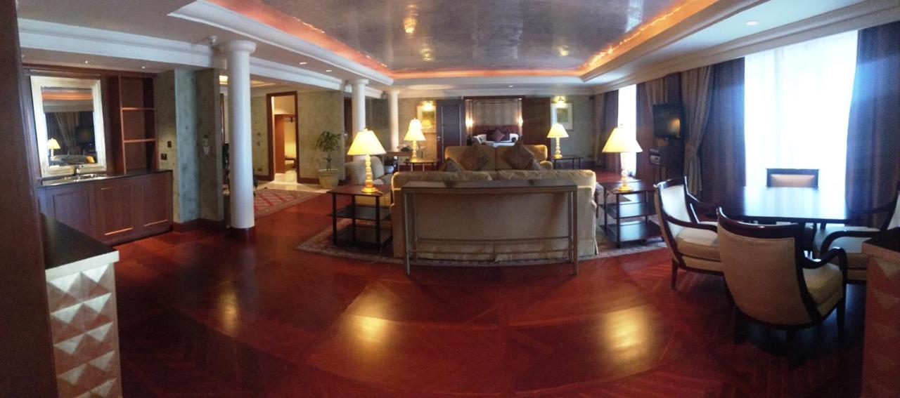 Jood Palace Hotel Dubai Exterior photo The interior of the suite